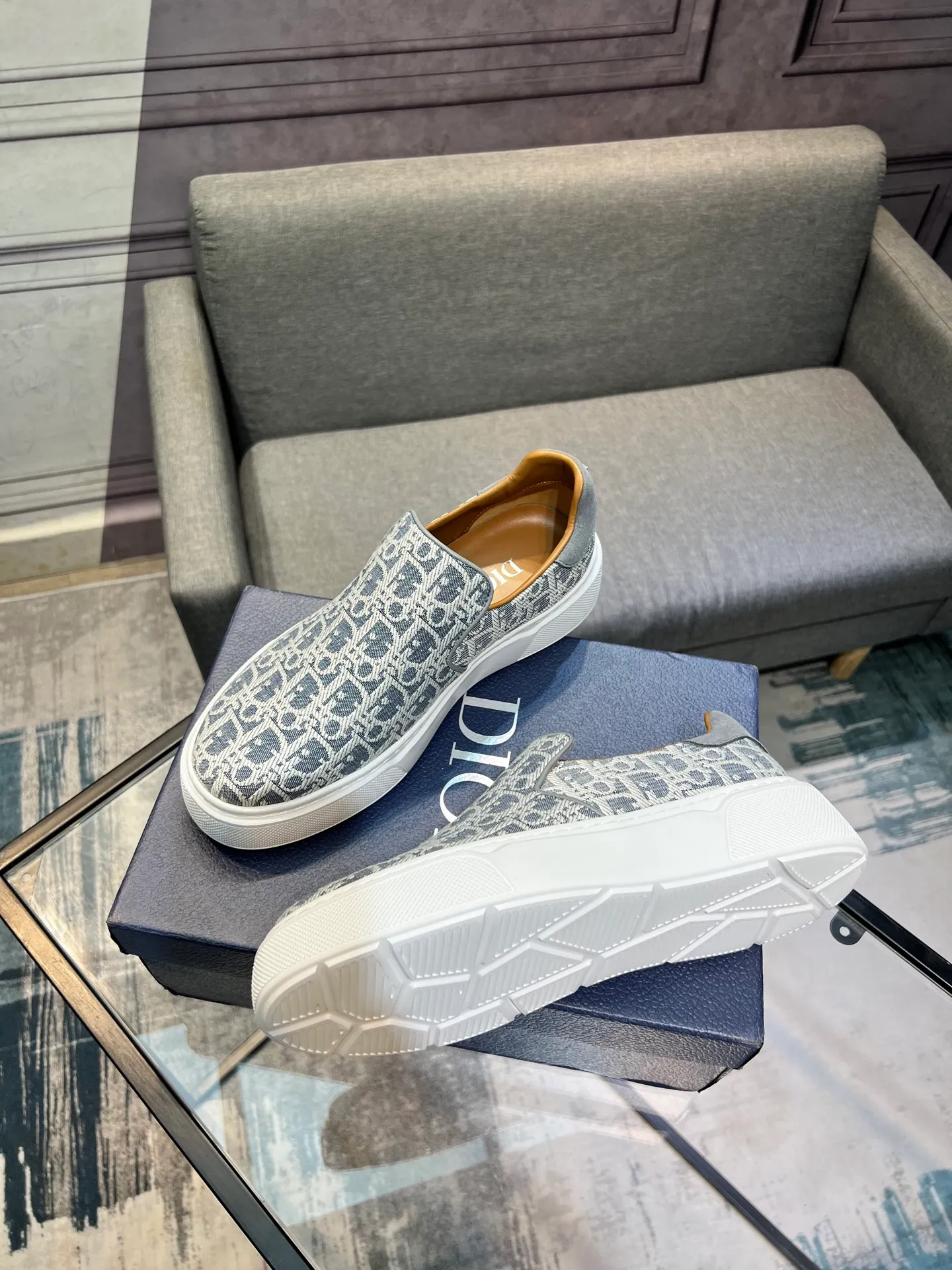 Men's shoes 💰380 The latest DiOr shipment, using imported top-grade jacquard fabric with cowhide design 👍 Breathable mesh lining, comfortable to wear, lightweight, original last mold, official website 1:1, private mold outsole, non-slip, color, multiple colors available, code number 38 to 44 (45 can be ordered)